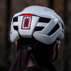 Rockbros ZK-077 dviračio šalmas su integruota daugiakryptine apšvietimo sistema 57-61 cm - baltas -- Bicycle Helmets
