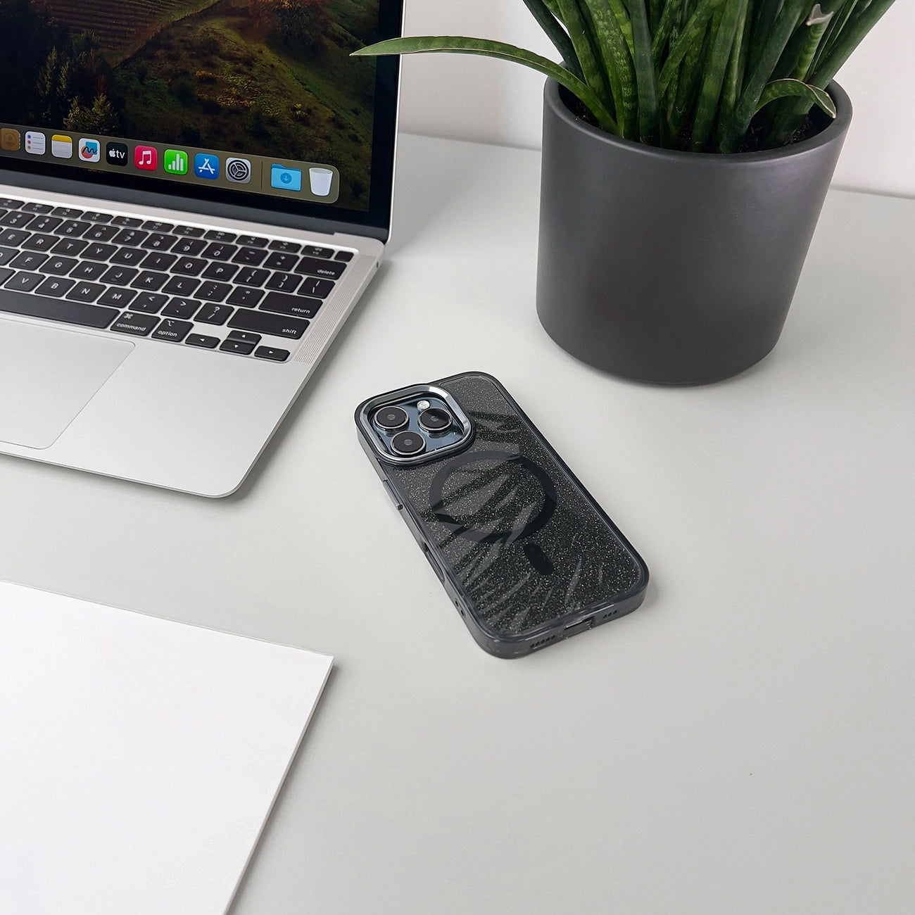 Blizgantis dėklas, skirtas Samsung Galaxy A57 Suderinamas su MagSafe - juodas