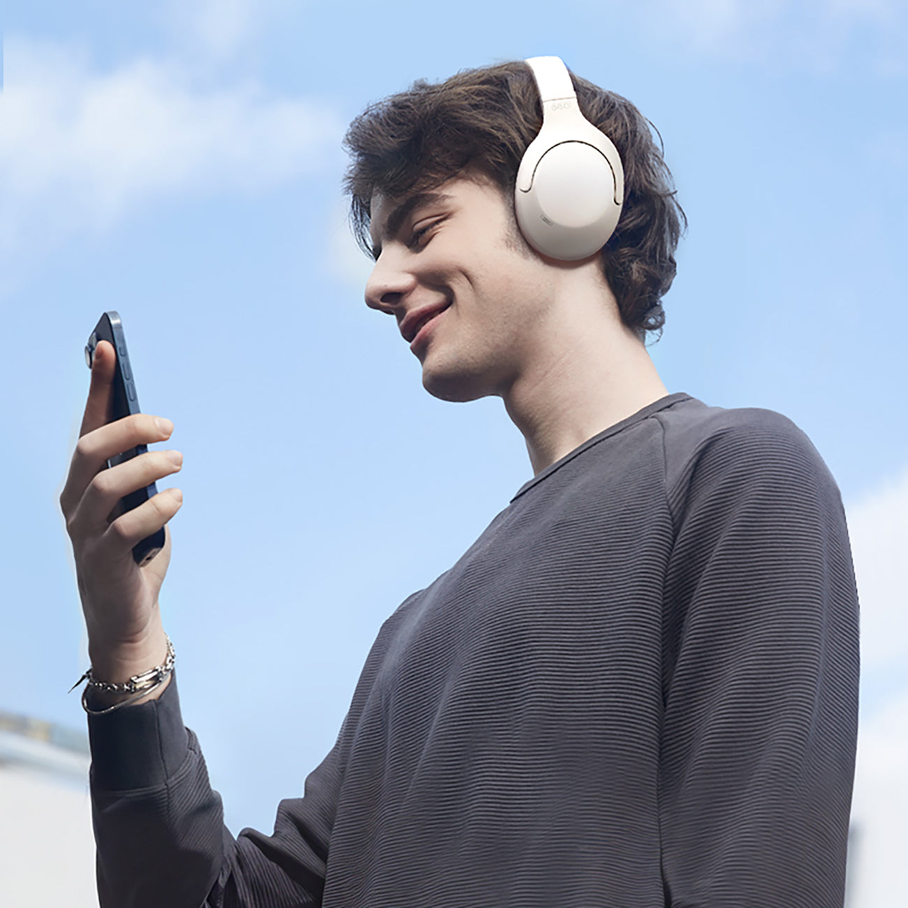 QCY H3 Lite apgaubiančios ausinės su ANC ir Bluetooth 5.3 - Baltos -- Headphones