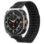 Spigen WBF0 dirželis, skirtas Samsung Galaxy Watch Ultra 47mm – juodas