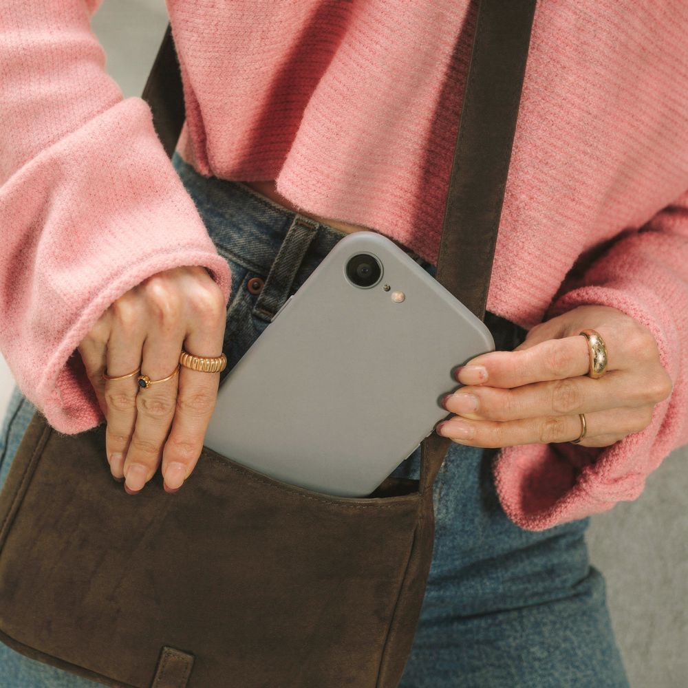 Tech-Protect Silikoninis MagSafe Dėklas, skirtas iPhone 16e / 17e - pilkas -- iPhone 16e / iPhone 17e
