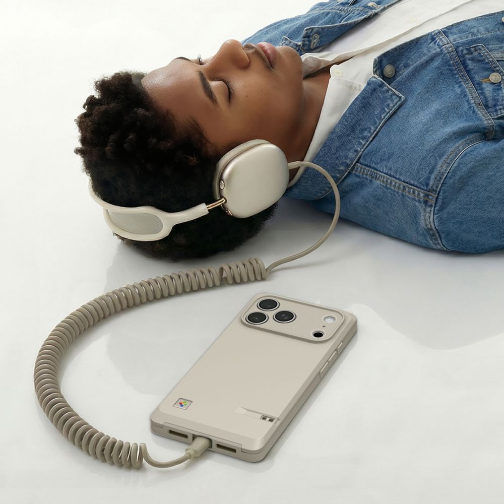 Spigen Classic LS MagSafe dėklas, skirtas iPhone 17 Pro Max - smėlio spalvos
