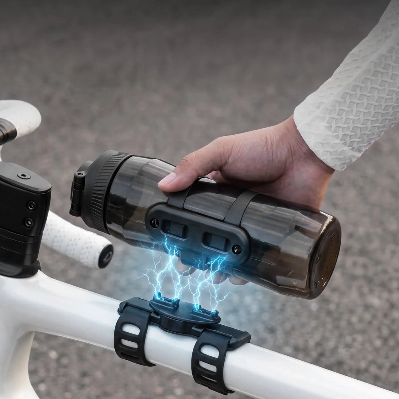 Rockbros S550H-1 700 ml šiluminis butelis su magnetiniu laikikiu ir tvirtinimo juostele - juodas -- Cycling Accessories