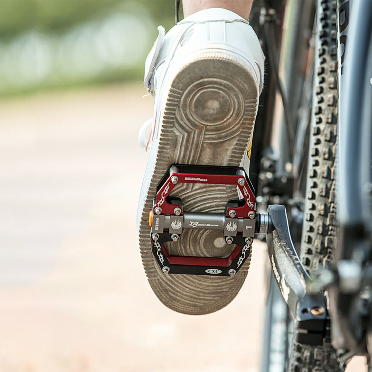Rockbros 2010-12SBKR Aliuminio dviračio pedalai su sandariais guoliais - juodai ir raudoni -- Cycling Accessories