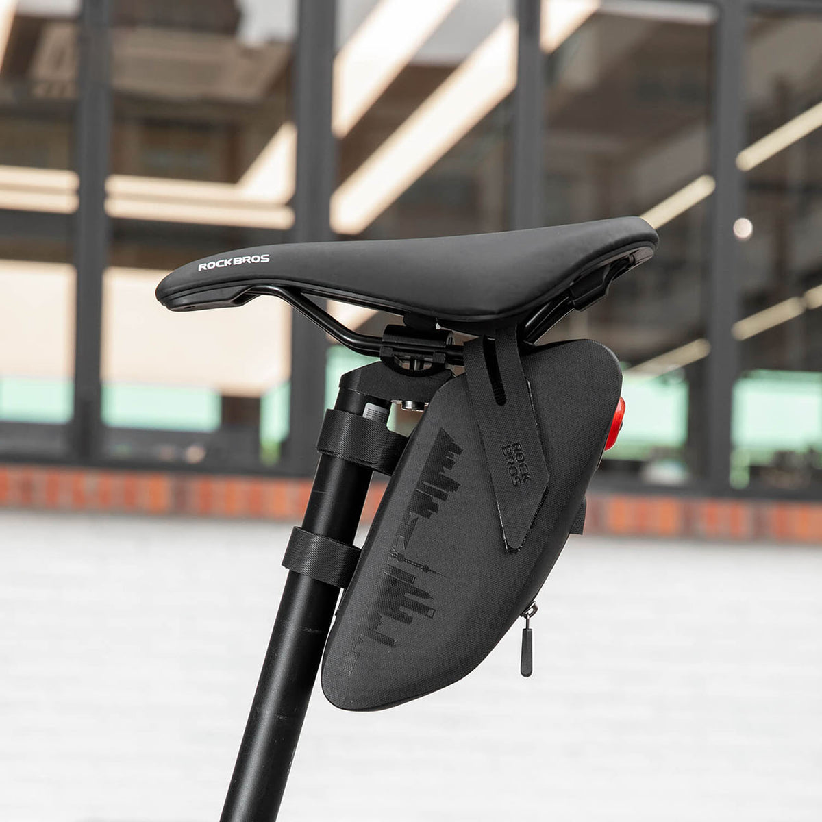 Rockbros AS-078-1 Dviračio balno krepšys su išmaniąja galine šviesa 0.8L - Juodas -- Bicycle Bags