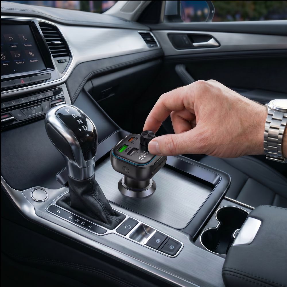 Tech-Protect CC07 automobilinis įkroviklis 3 prievadai PD 54W + FM Bluetooth siųstuvas - juodas -- Cell phone chargers