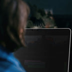 AmazingThing Radix MagPrivacy Film MacBook Neo 13" variacijai -- MacBook Neo 13"