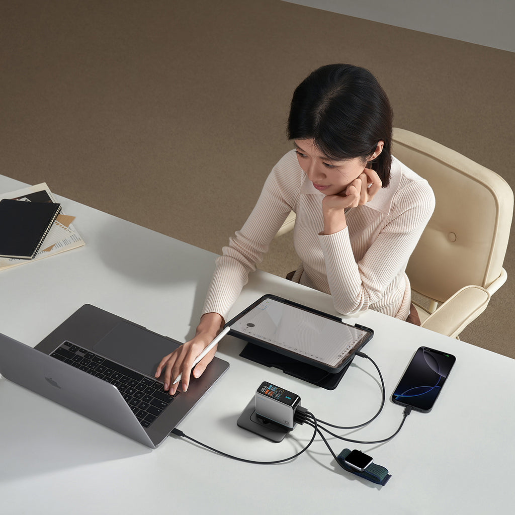 Cuktech AD1204U 120W sieninis įkroviklis su ekranu ir USB-C kabeliu - Sidabrinė -- Cell phone chargers