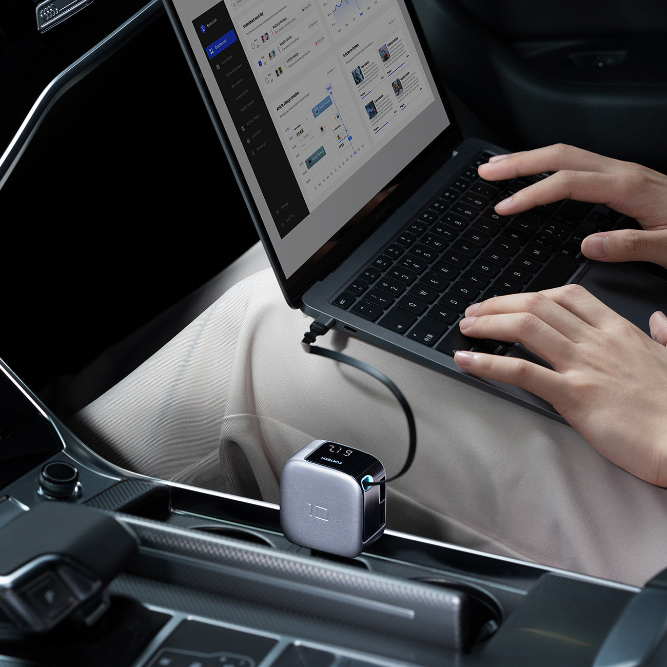Cuktech CC903P 100W automobilinis įkroviklis su ekranu ir 70cm atsukinamu USB-C laidu - pilkas -- Car chargers