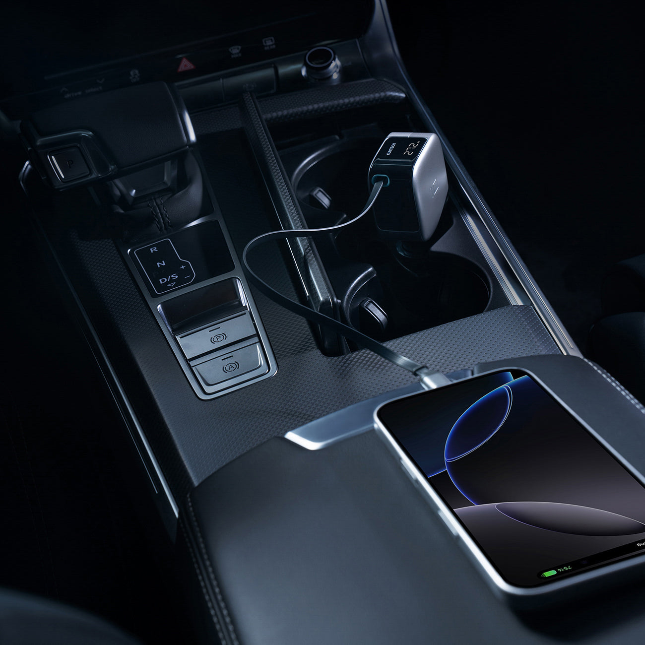 Cuktech CC903P 100W automobilinis įkroviklis su ekranu ir 70cm atsukinamu USB-C laidu - pilkas -- Car chargers
