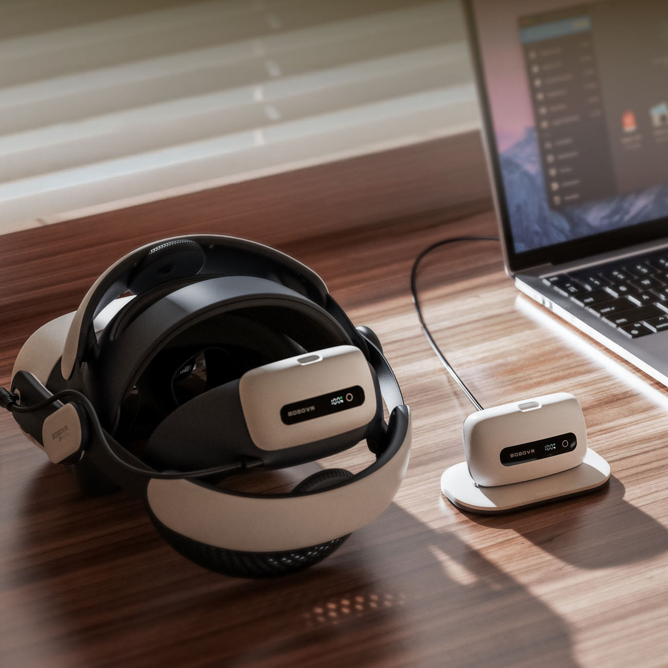 BoboVR BM60-2 6500 mAh baterija BoboVR M3 Pro+ ir BoboVR M3 2 vnt. su įkrovimo stotimi - balta -- Gaming Accessories