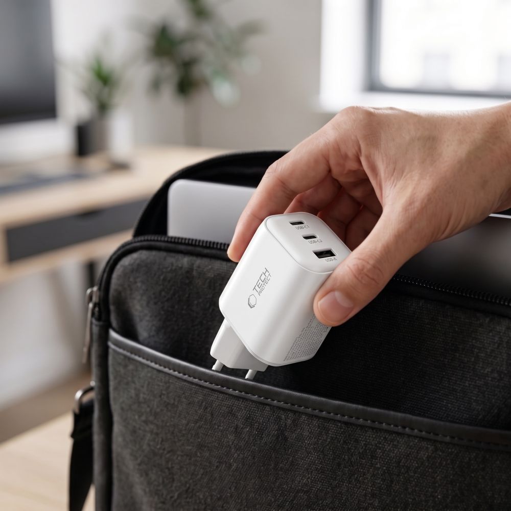 Tech-Protect NCA100W-GaN 3-prievadų PD 3.2 100W / QC3.0 sieninis įkroviklis - Baltas -- Cell phone chargers