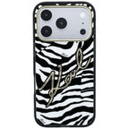 Karl Lagerfeld IML Signature Zebra Glitter MagSafe dėklas iPhone 17 Pro / 18 Pro - auksinė -- iPhone 17 Pro / iPhone 18 Pro