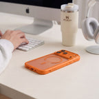 Tech-Protect MagPeak MagSafe CC dėklas iPhone 18 Pro Max / 17 Pro Max - Matinis kosminis oranžinis -- iPhone 18 Pro Max /...