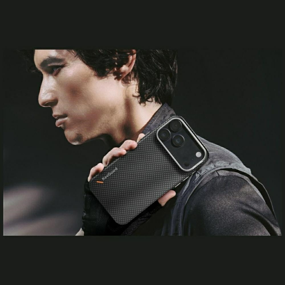Uniq Keva Magclick įkrovimo dėklas iPhone 18 Pro Max / 17 Pro Max - Juoda -- iPhone 18 Pro Max / iPhone 17 Pro Max