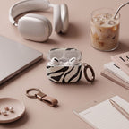 Tech-Protect Lamano dėklas Apple AirPods 4 / 5 - juoda ir smėlio spalva -- AirPods 4 / AirPods 5