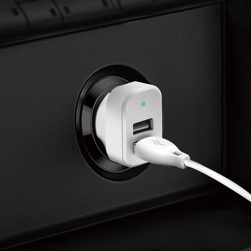 Dudao automobilinis rinkinio įkroviklis 2x USB 2.4A + USB 3in1 Lightning / Type C / micro USB laidas baltas (R7 white)