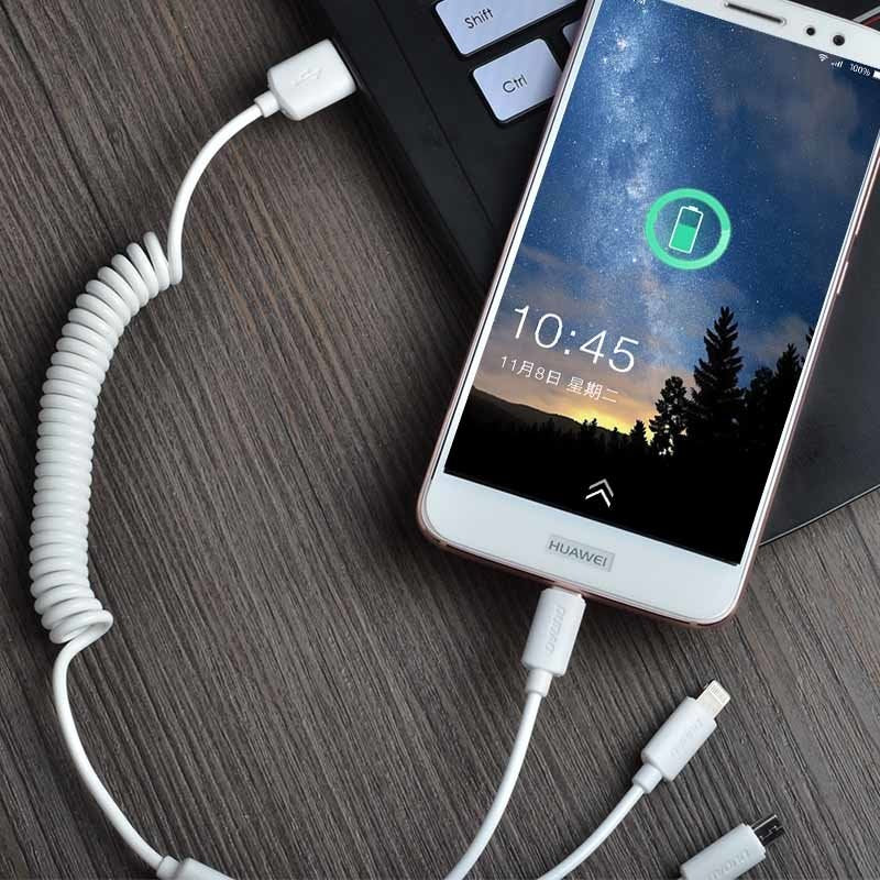 Dudao automobilinis rinkinio įkroviklis 2x USB 2.4A + USB 3in1 Lightning / Type C / micro USB laidas baltas (R7 white)