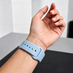 Dirželis Tech-Protect Silicone Apple Watch 8 / 9 / 10 / 11 / 12 / SE (40 / 41 / 42 mm), šviesiai mėlynas -- Apple Watch 8...