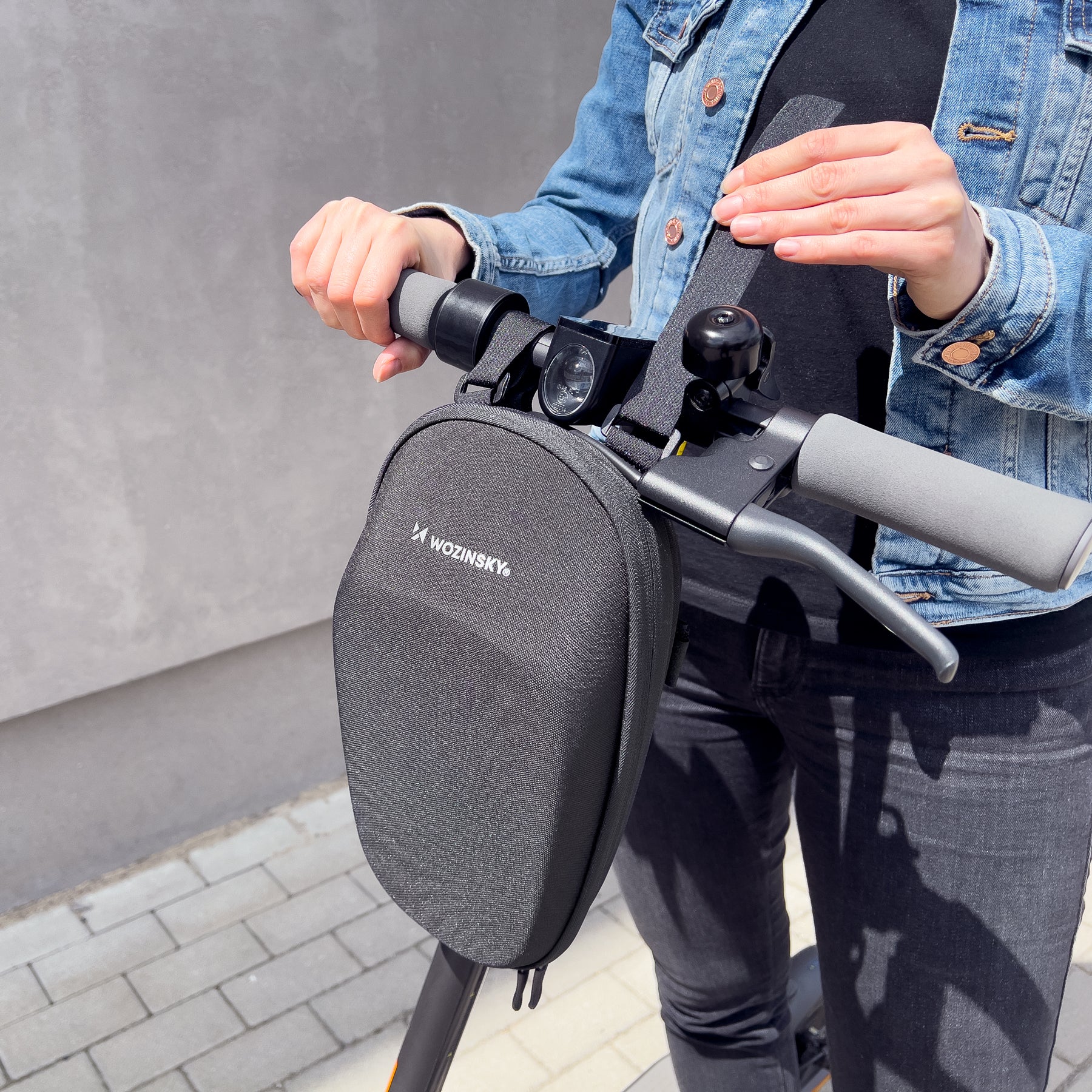 Wozinsky nepralaidus vandeniui paspirtuko rankenės krepšys 4L juodas (WSB1BK) -- Bicycle Bags