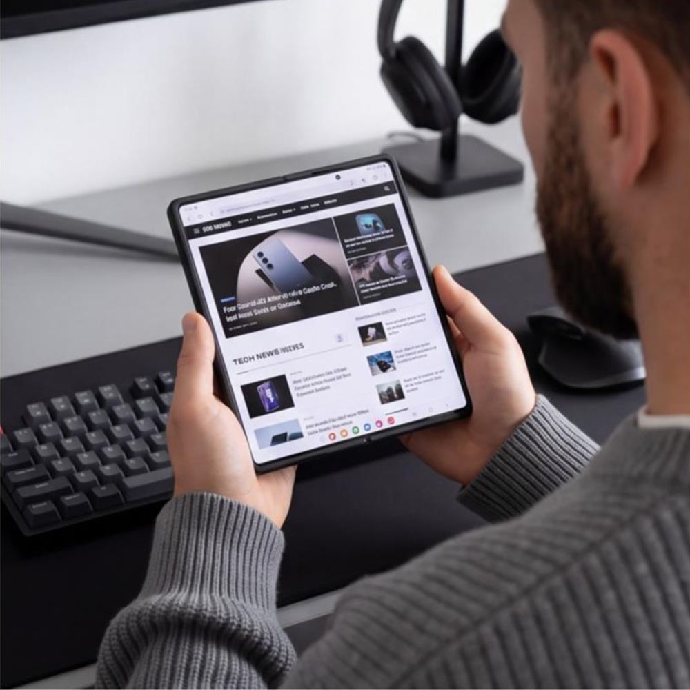 Dėklas Tech-Protect Magmat MagSafe Galaxy Z Fold 8, matinis juodas -- Galaxy Z Fold 8