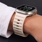Dirželis Tech-Protect Silicone Line Apple Watch 8 / 9 / 10 / 11 / 12 / SE / Ultra (44 / 45 / 46 / 49 mm), smėlio -- Apple...