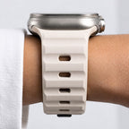 Dirželis Tech-Protect Silicone Line Apple Watch 8 / 9 / 10 / 11 / 12 / SE / Ultra (44 / 45 / 46 / 49 mm), smėlio -- Apple...
