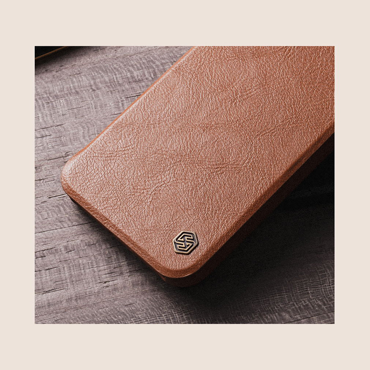 Nillkin Qin Leather Pro dėklas Galaxy S22+ – rudas -- Samsung Galaxy S22+
