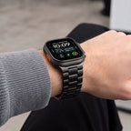 Dirželis Tech-Protect Stainless Apple Watch 8 / 9 / 10 / 11 / 12 / SE / Ultra (44 / 45 / 46 / 49 mm), juodas -- Apple...